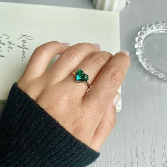 Emerald Heart Statement Silver Ring - Picture 1 of 3